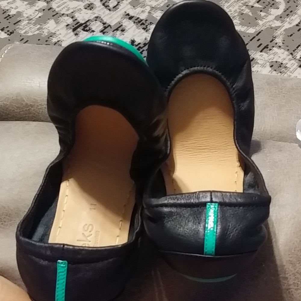 NWT Black Tieks size 11